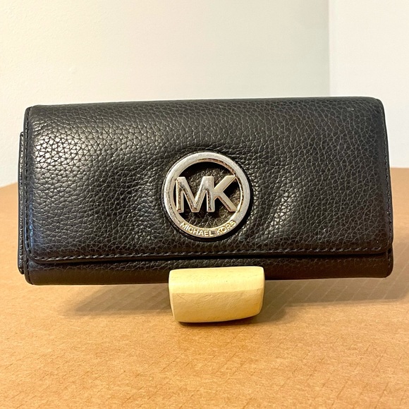 Black Leather Michael Kors jet set Fulton wallet MK logo Gold hardware Preloved - Picture 1 of 12